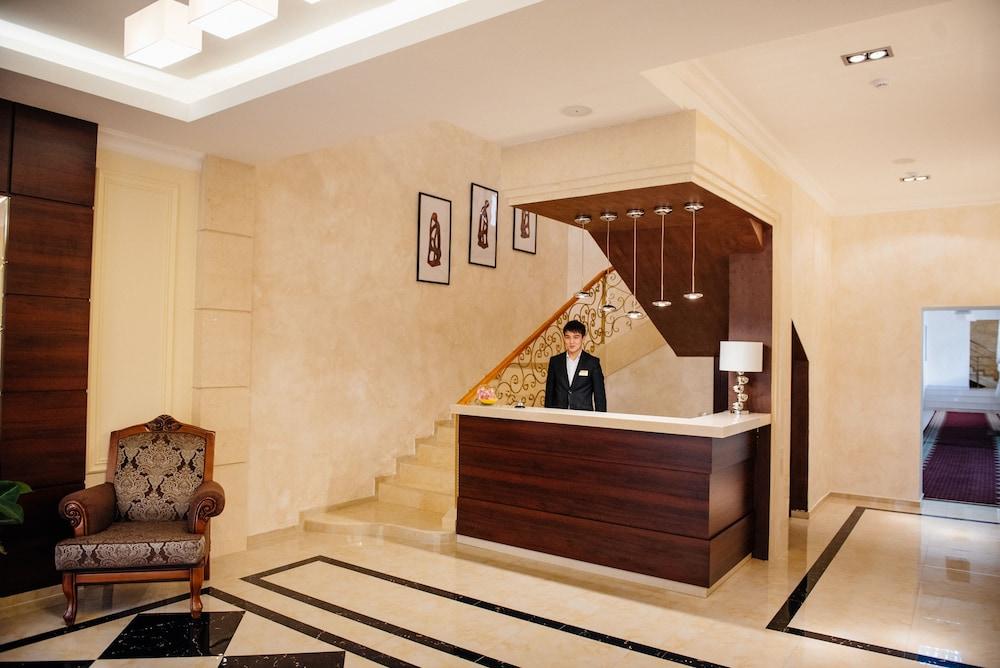 Goldman Empire Hotel Astana Luaran gambar