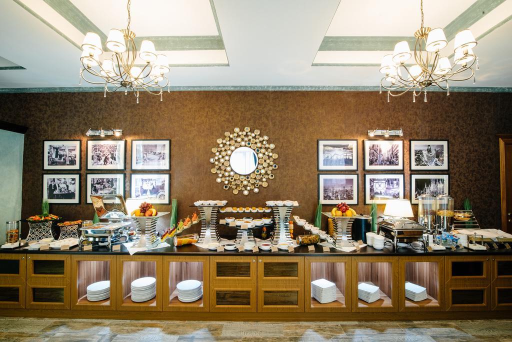 Goldman Empire Hotel Astana Luaran gambar