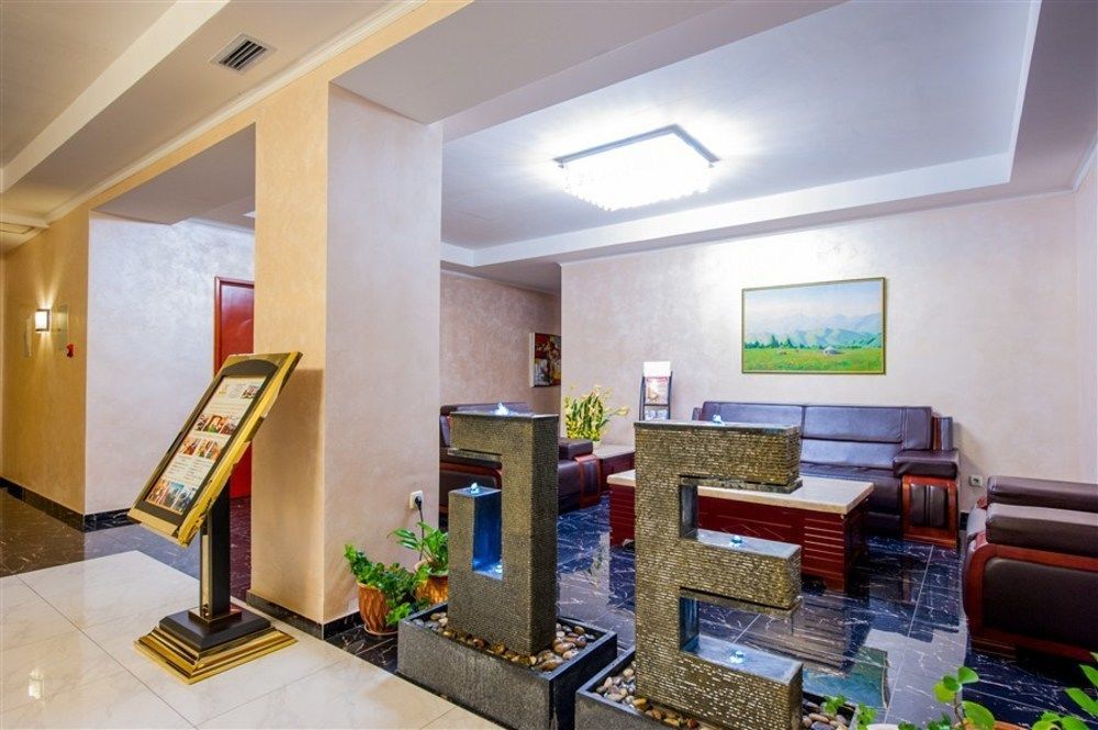 Goldman Empire Hotel Astana Luaran gambar