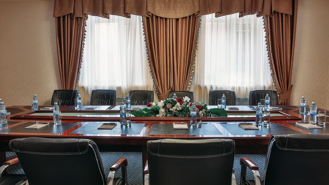 Goldman Empire Hotel Astana Luaran gambar