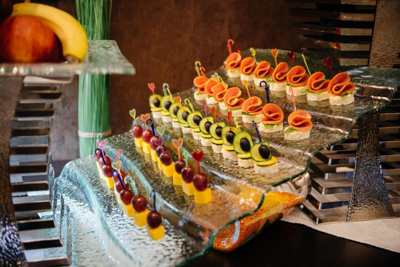 Goldman Empire Hotel Astana Luaran gambar